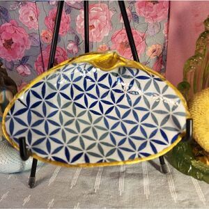 DECOUPAGE CLAM SHELL DECOUPAGE BLUE PATTERN CLAM SHELL TRINKET DISH